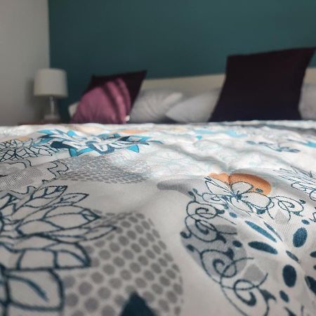 Cozy Two-Bedroom Apartment ซาดาร์ ภายนอก รูปภาพ