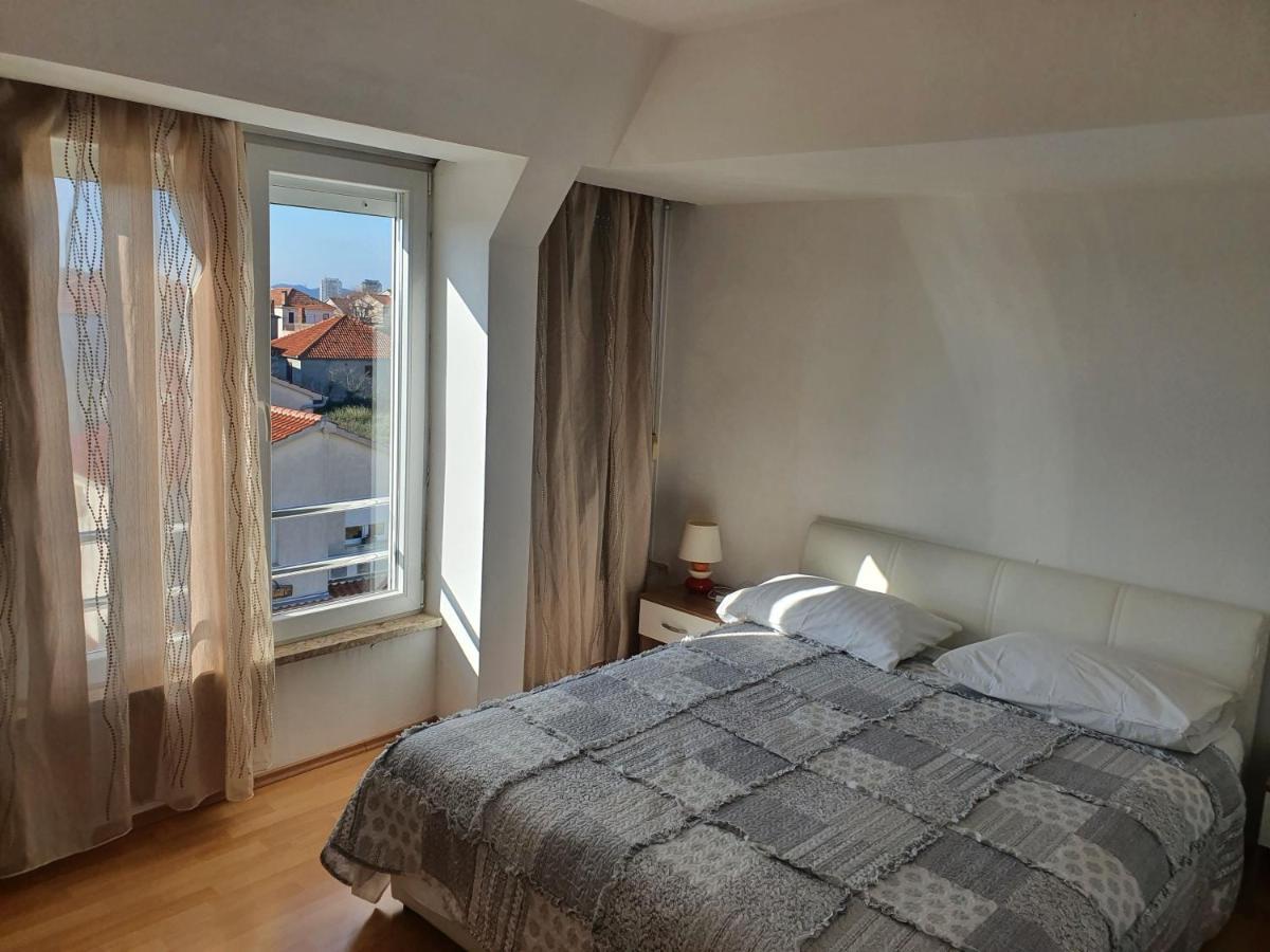 Cozy Two-Bedroom Apartment ซาดาร์ ภายนอก รูปภาพ
