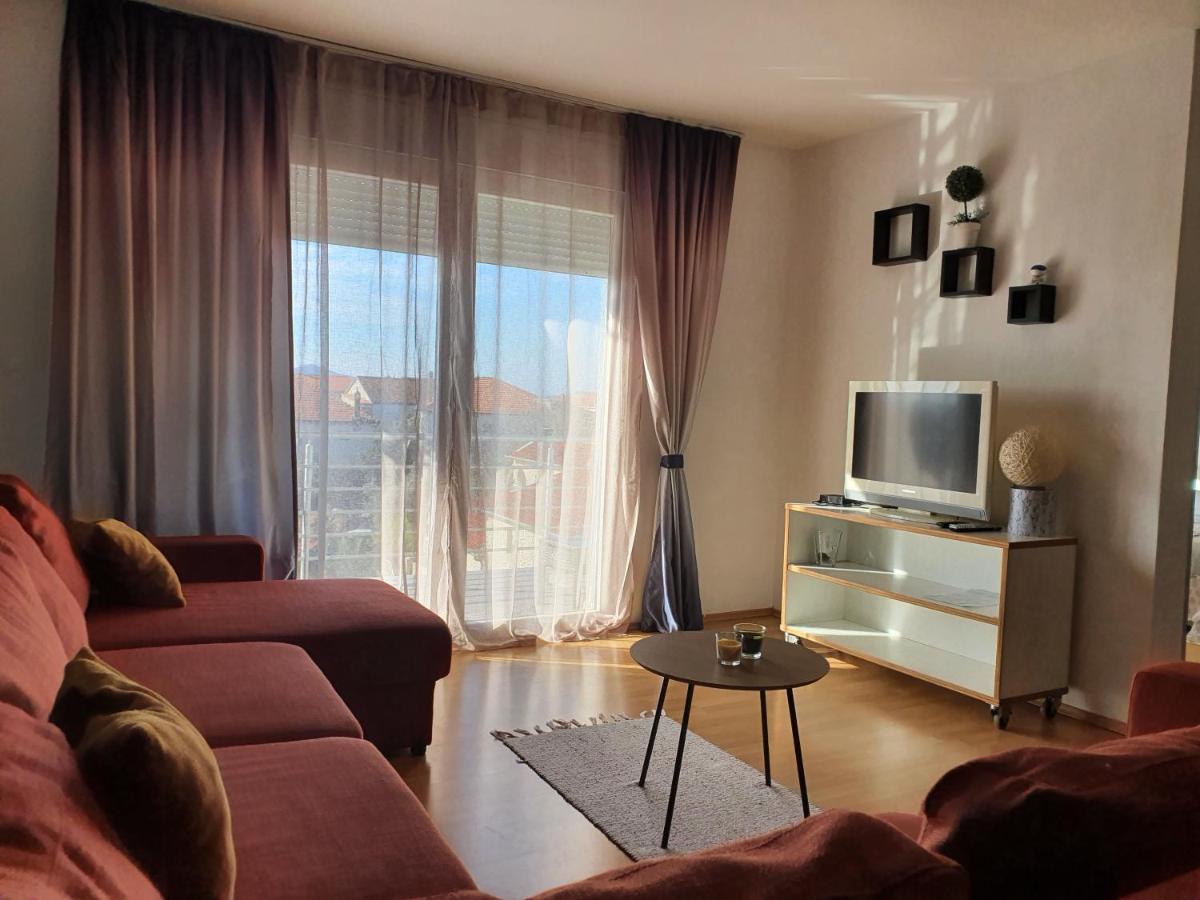 Cozy Two-Bedroom Apartment ซาดาร์ ภายนอก รูปภาพ