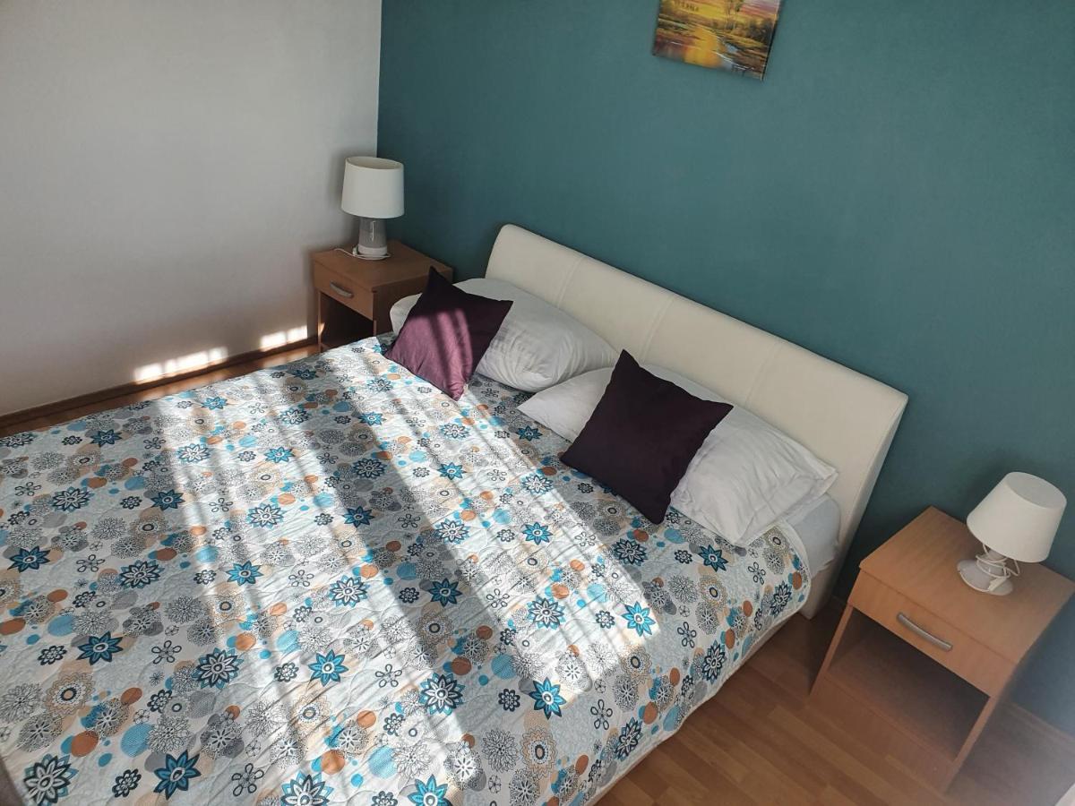 Cozy Two-Bedroom Apartment ซาดาร์ ภายนอก รูปภาพ